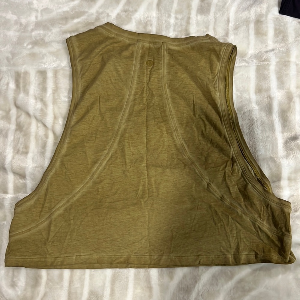 Lululemon crop muscle shirt